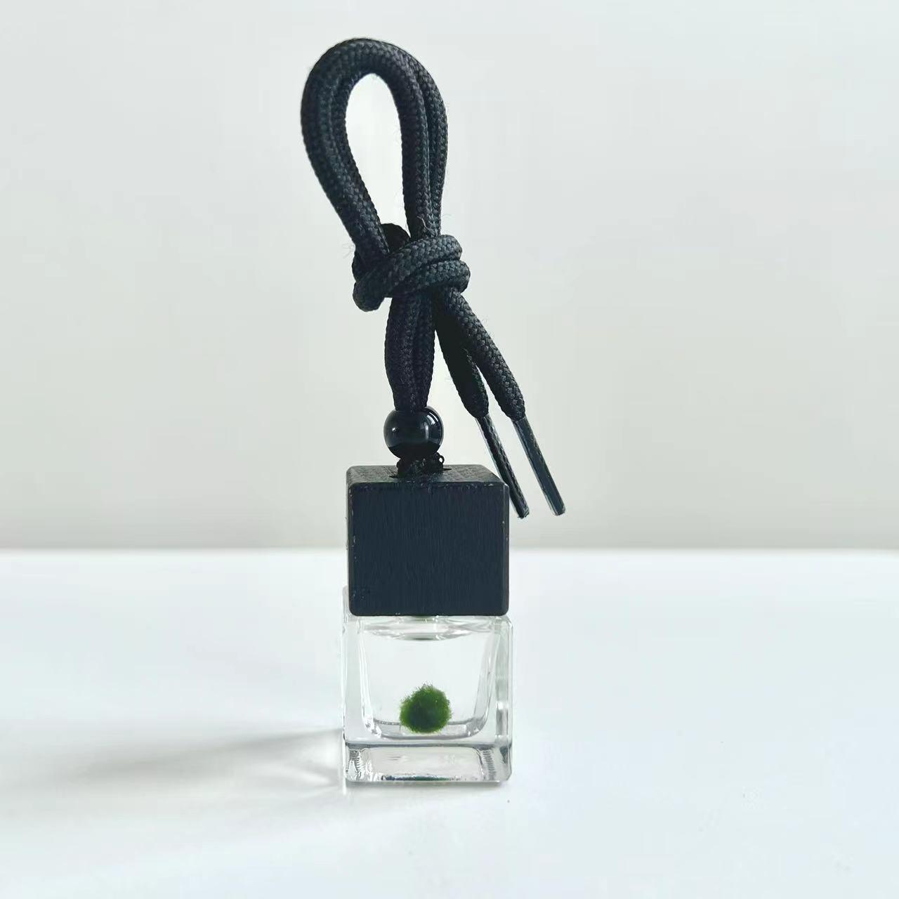 Mini Baby Marimo Moss BallSpecification:
Marimo Live Moss Ball * 1
Glass Bottle * 1
Name Card * 1
Simple Care Instruction * 1 - daily use
Fresh-arrival Care Instruction * 1 
Perfect gift for
