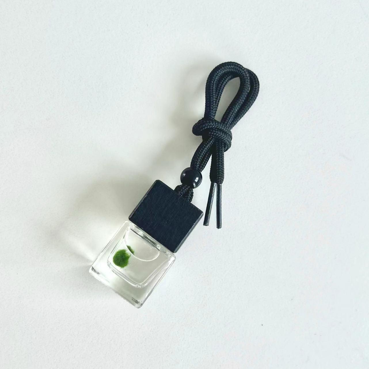 Mini Baby Marimo Moss BallSpecification:
Marimo Live Moss Ball * 1
Glass Bottle * 1
Name Card * 1
Simple Care Instruction * 1 - daily use
Fresh-arrival Care Instruction * 1 
Perfect gift for