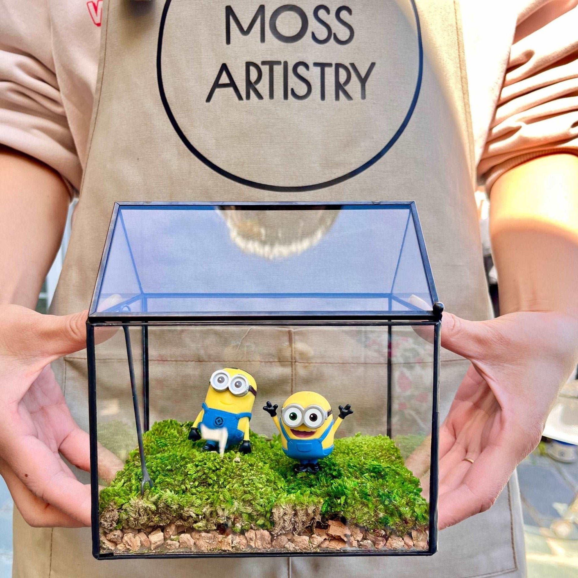 Micro Landscape Minion Pals Mossbox Handmade Glass Terrarium - PlayfulBring the fun and charm of the beloved Minions to your workspace with our "Minion Pals Mossbox," a unique handmade glass terrarium. This delightful desktop accessory