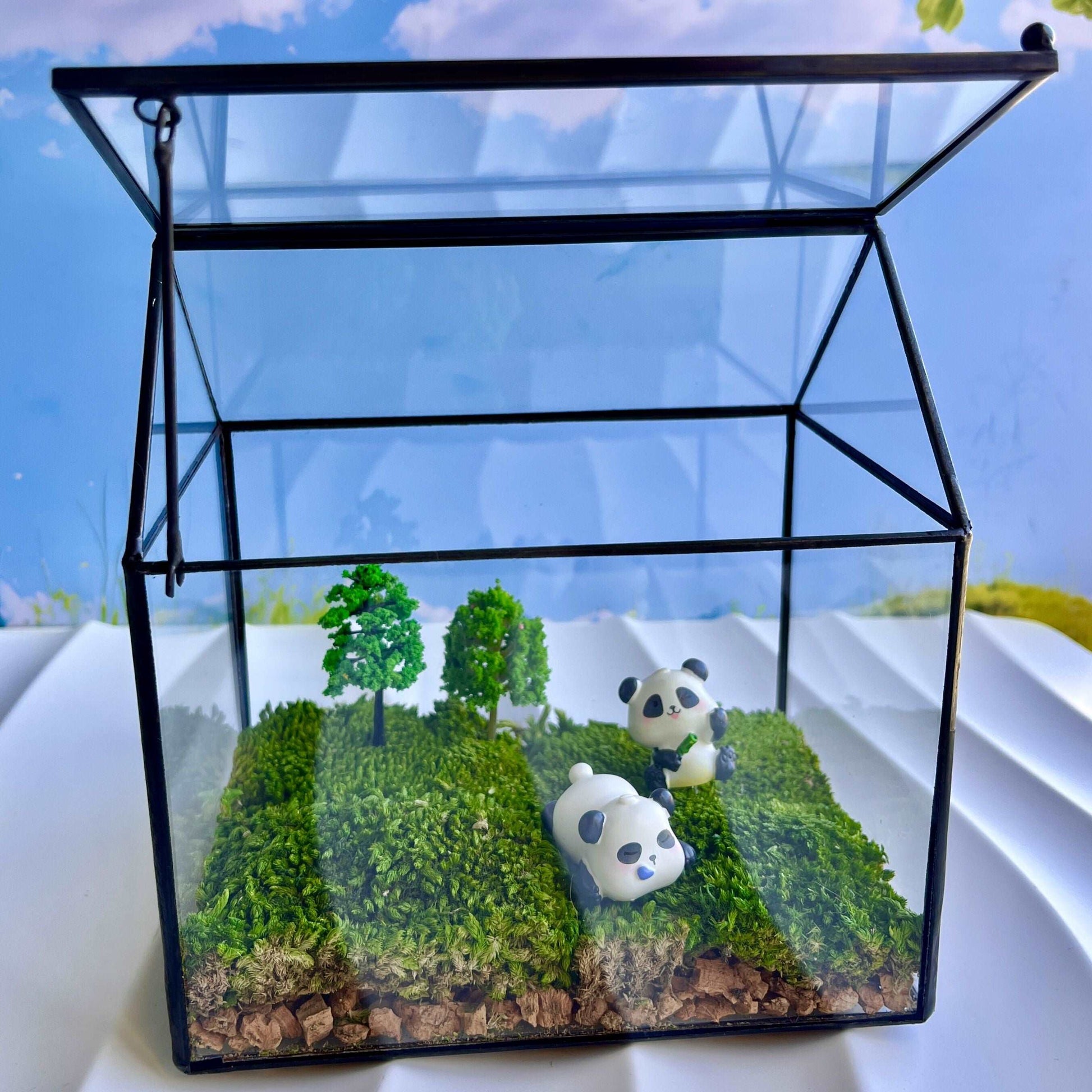 Handmade Panda Pals Glass Terrarium - Miniature Wildlife Scene and TraBrighten up your desk with the "Panda Pals" Mini Micro Landscape Lawn, where the serene charm of nature meets the playful spirit of wildlife. This captivating Handma