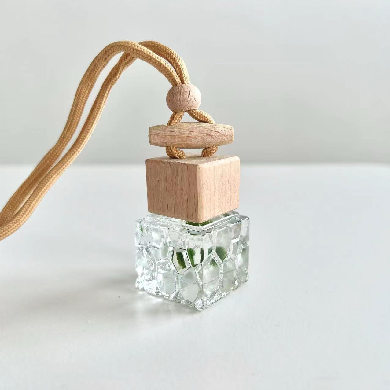 Mini Baby Marimo Moss BallSpecification:
Marimo Live Moss Ball * 1
Glass Bottle * 1
Name Card * 1
Simple Care Instruction * 1 - daily use
Fresh-arrival Care Instruction * 1 

Perfect gift for